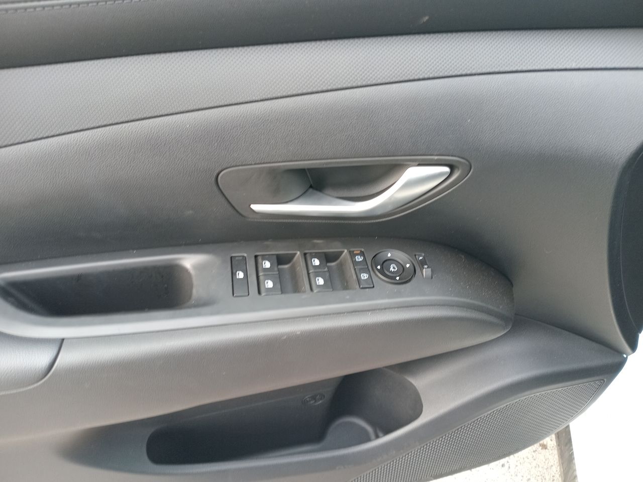 HYUNDAI - 12
