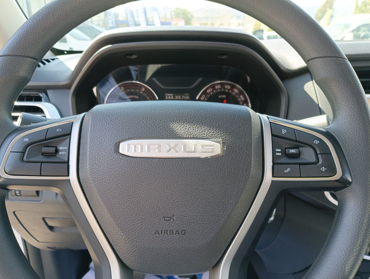 Maxus T60 — foto 25 de 34