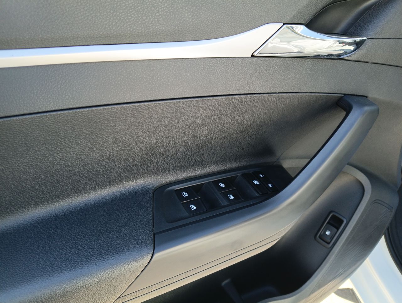 Maxus T60 — foto 21 de 34