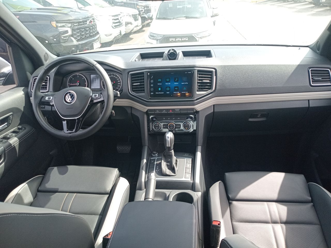 Volkswagen Amarok — foto 10 de 34