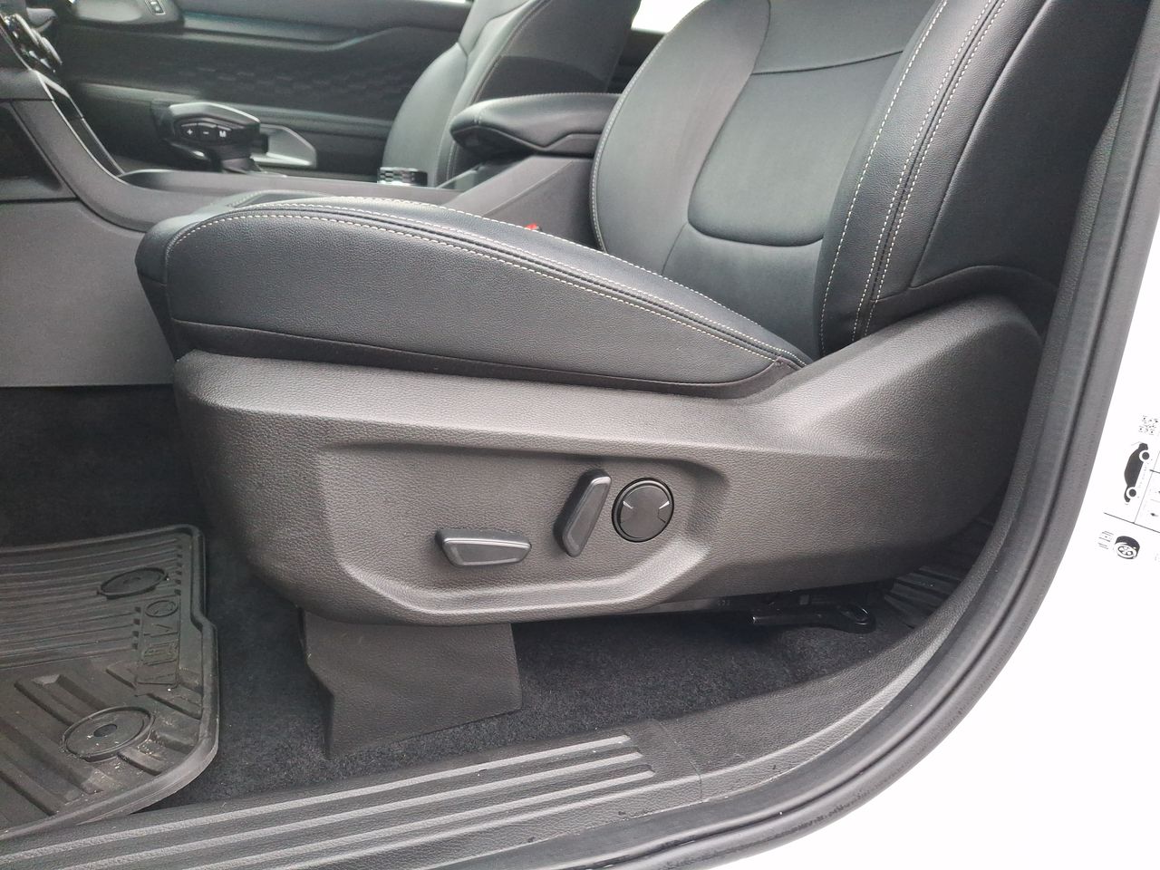 Audi Q3 — foto 16 de 28