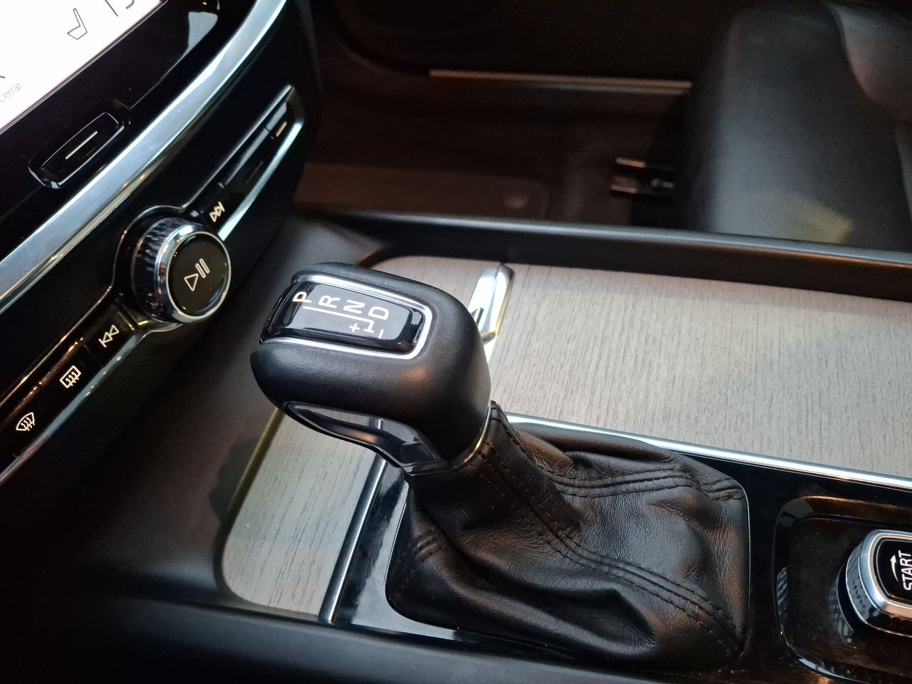 VOLVO - 20