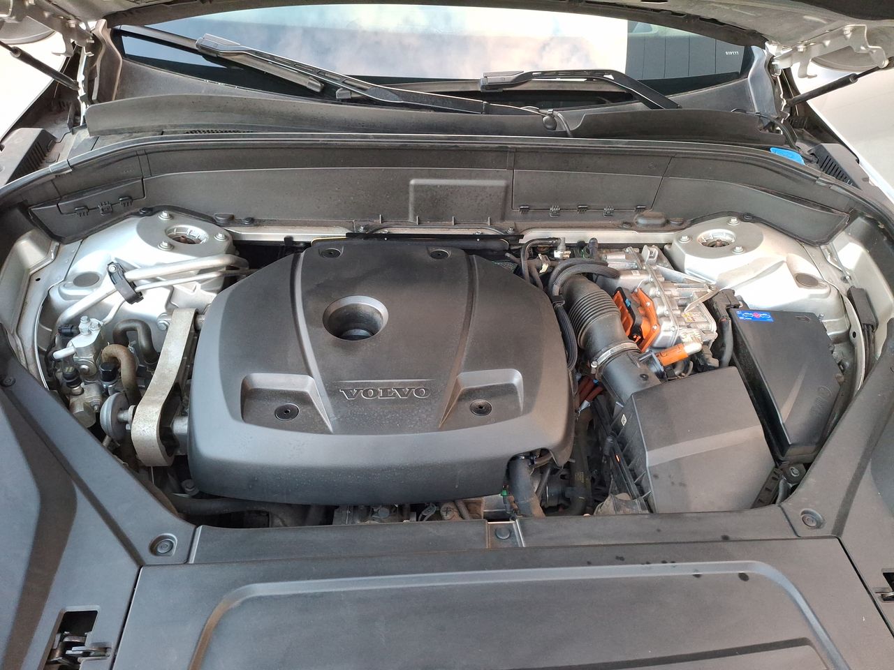 VOLVO - 8