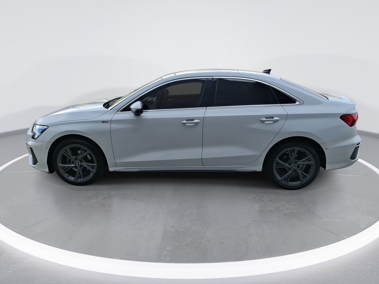 AUDI - 4
