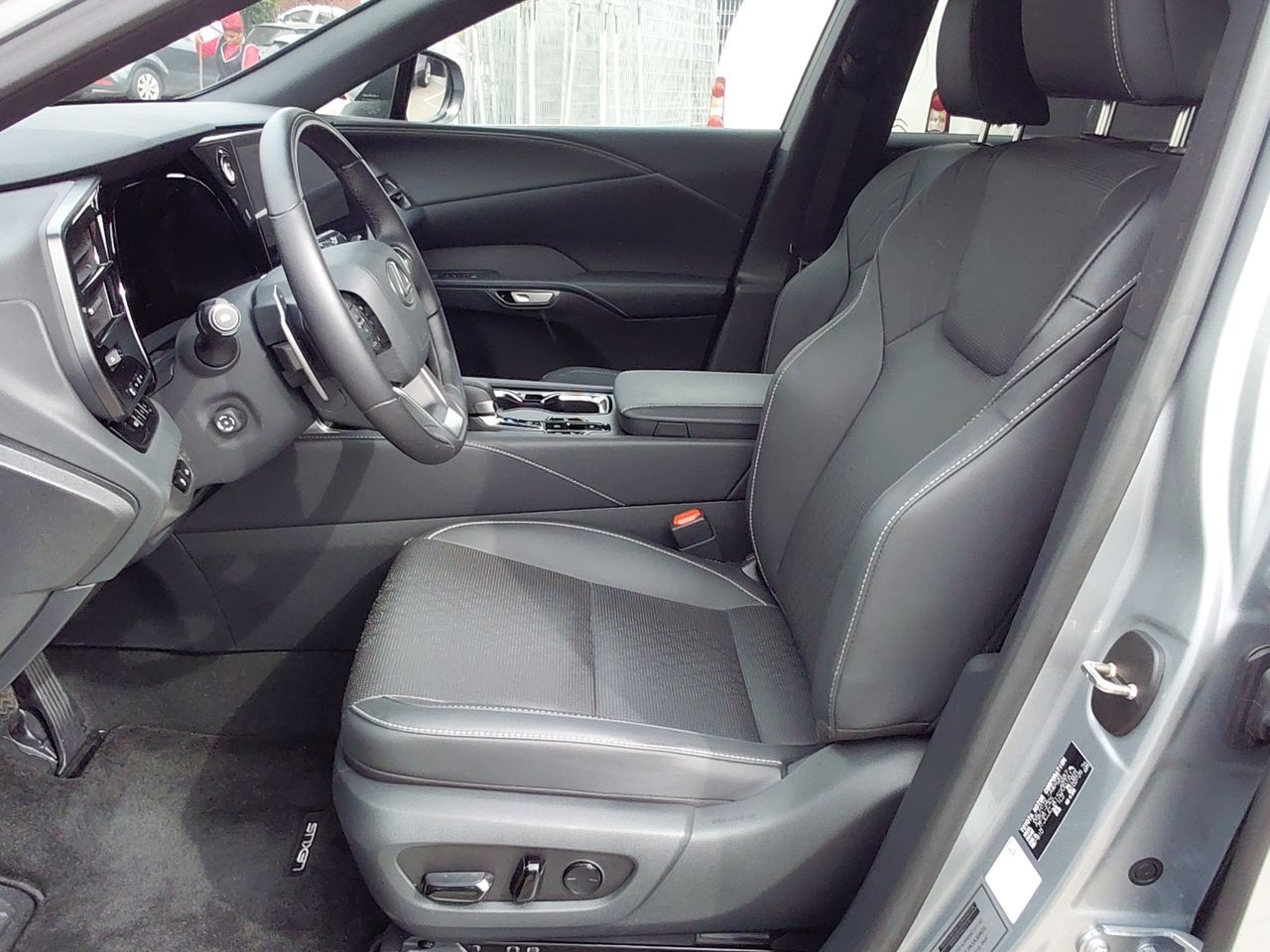 LEXUS - 18