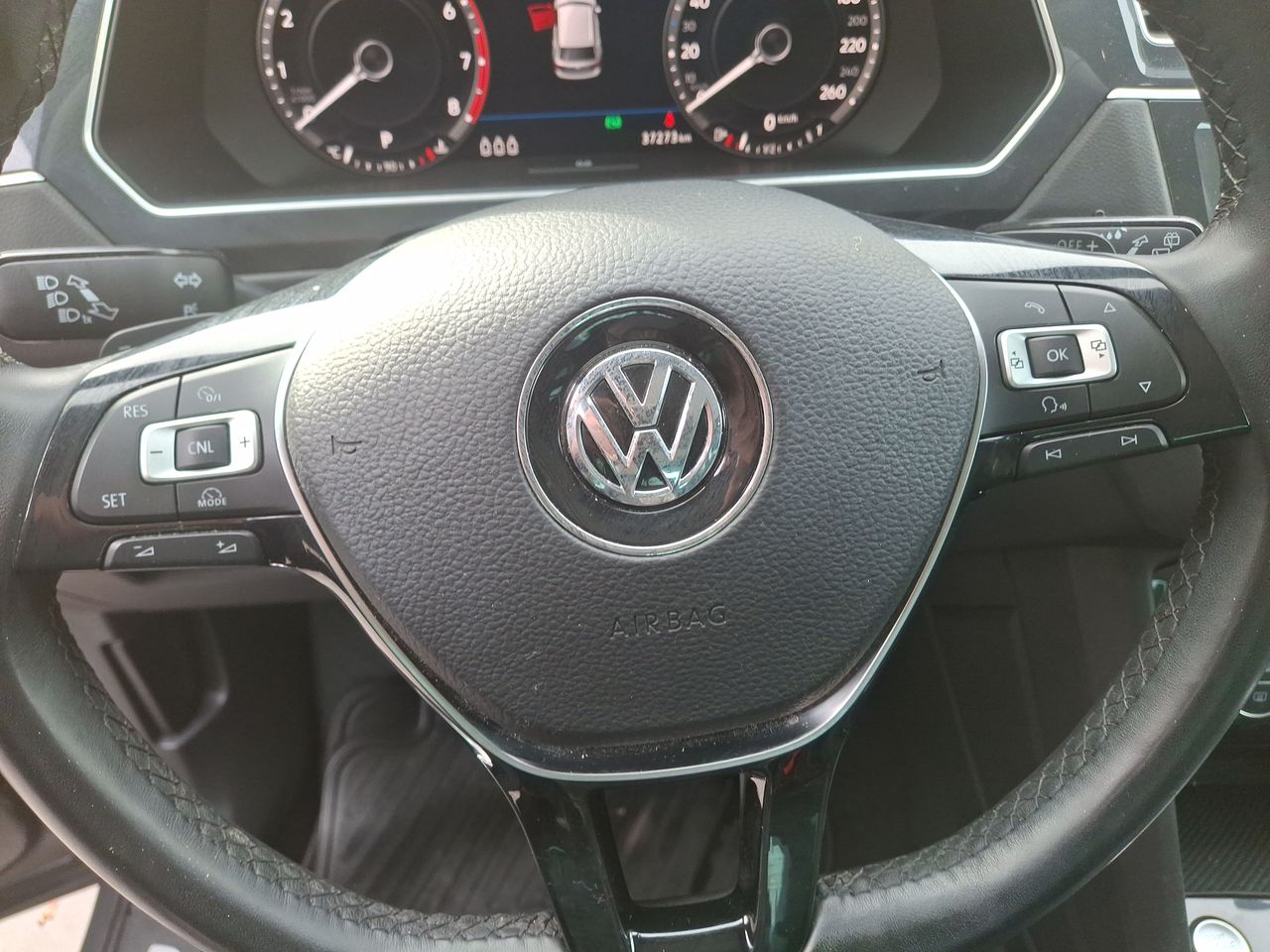 VOLKSWAGEN - 24