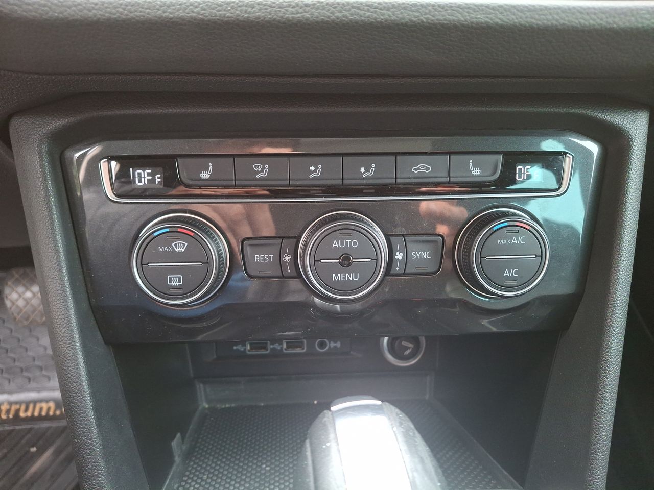 VOLKSWAGEN - 28