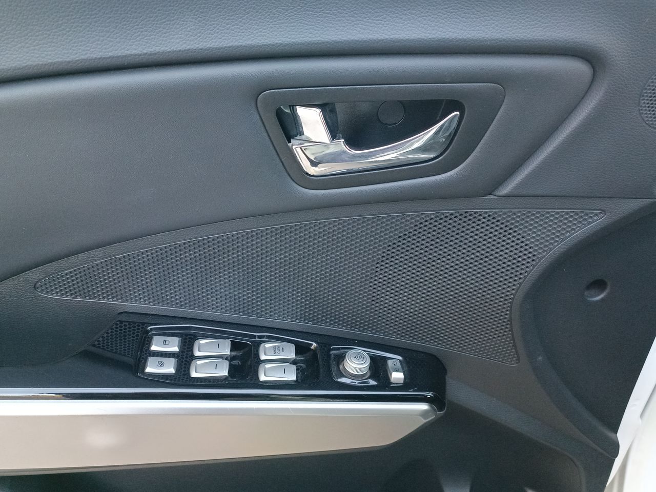 SSANGYONG - 23