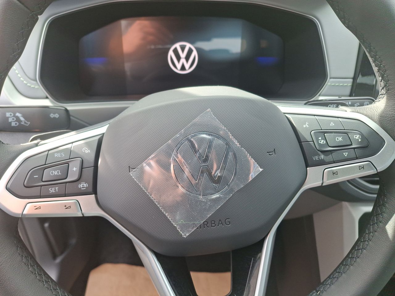 VOLKSWAGEN - 24