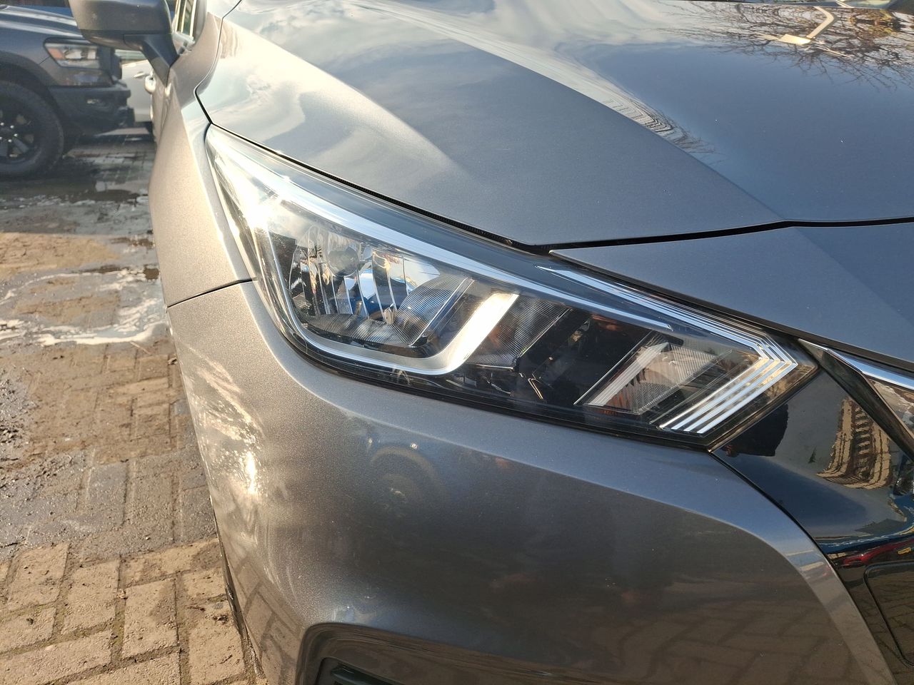 NISSAN - 18