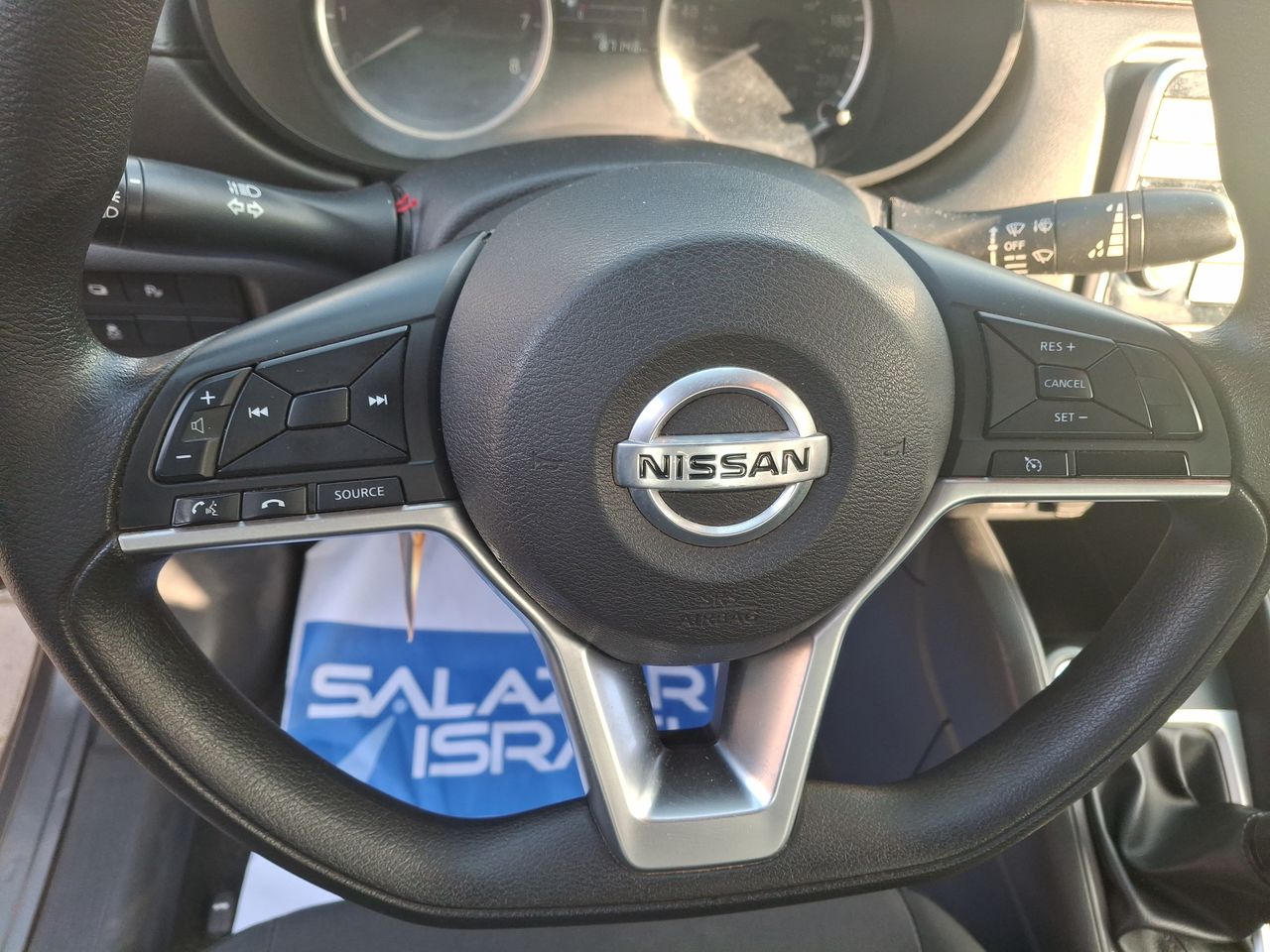 NISSAN - 25