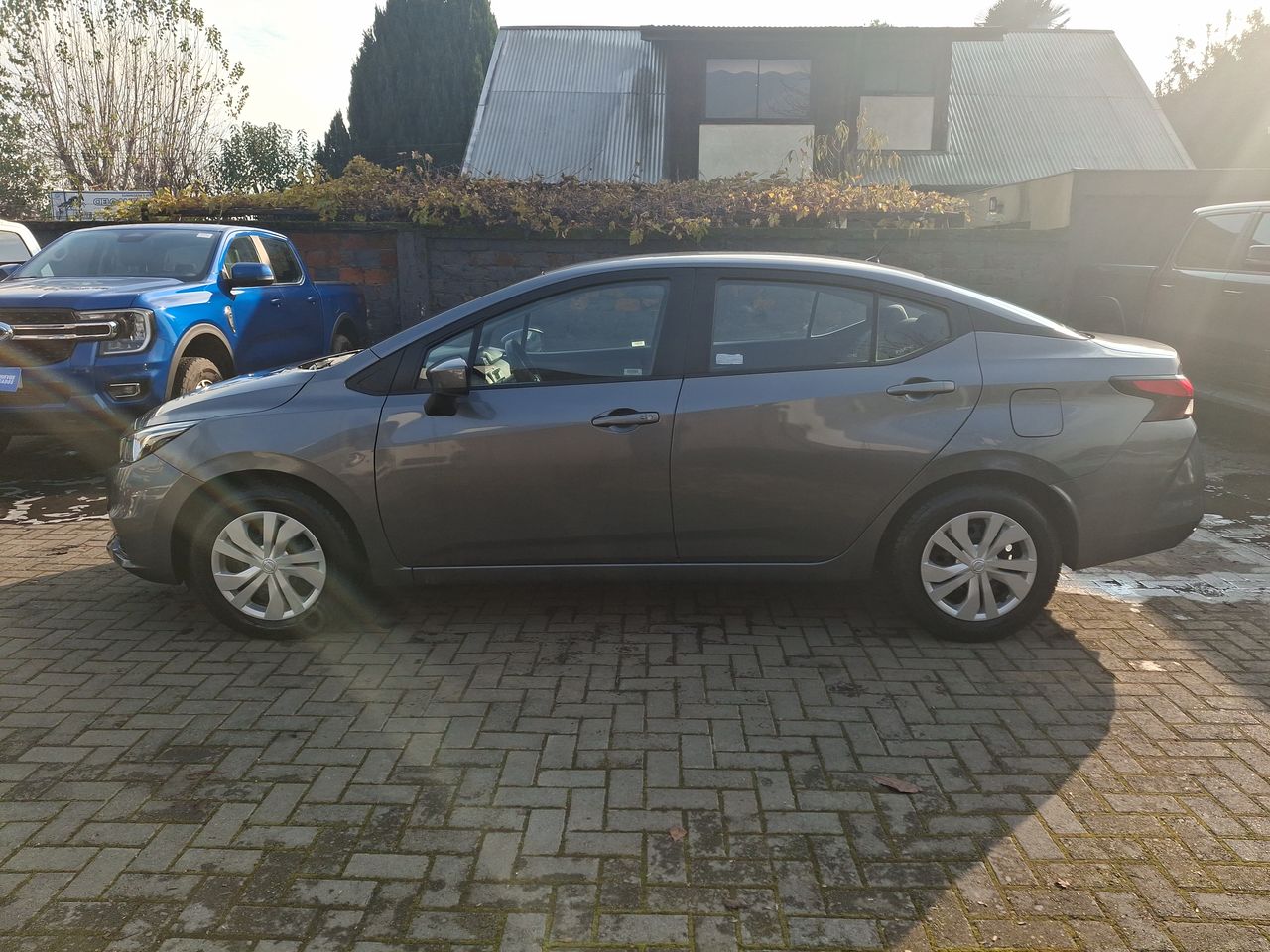 NISSAN - 4