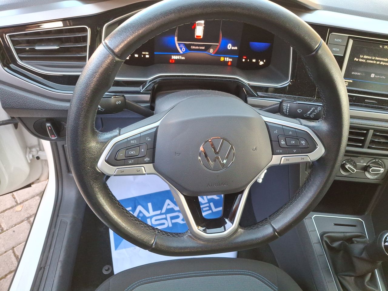 VOLKSWAGEN - 24