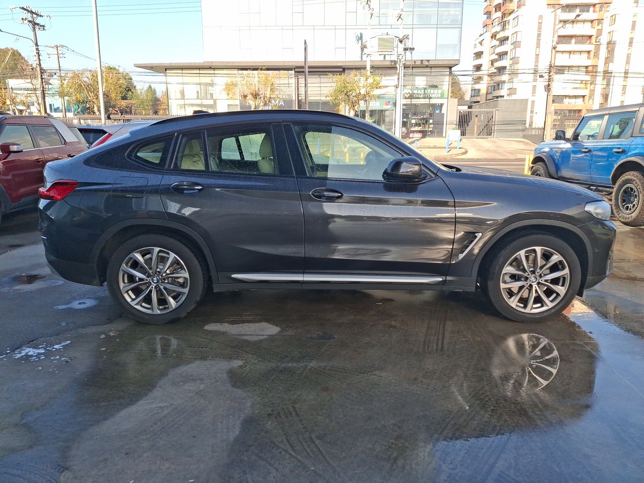 BMW - 8