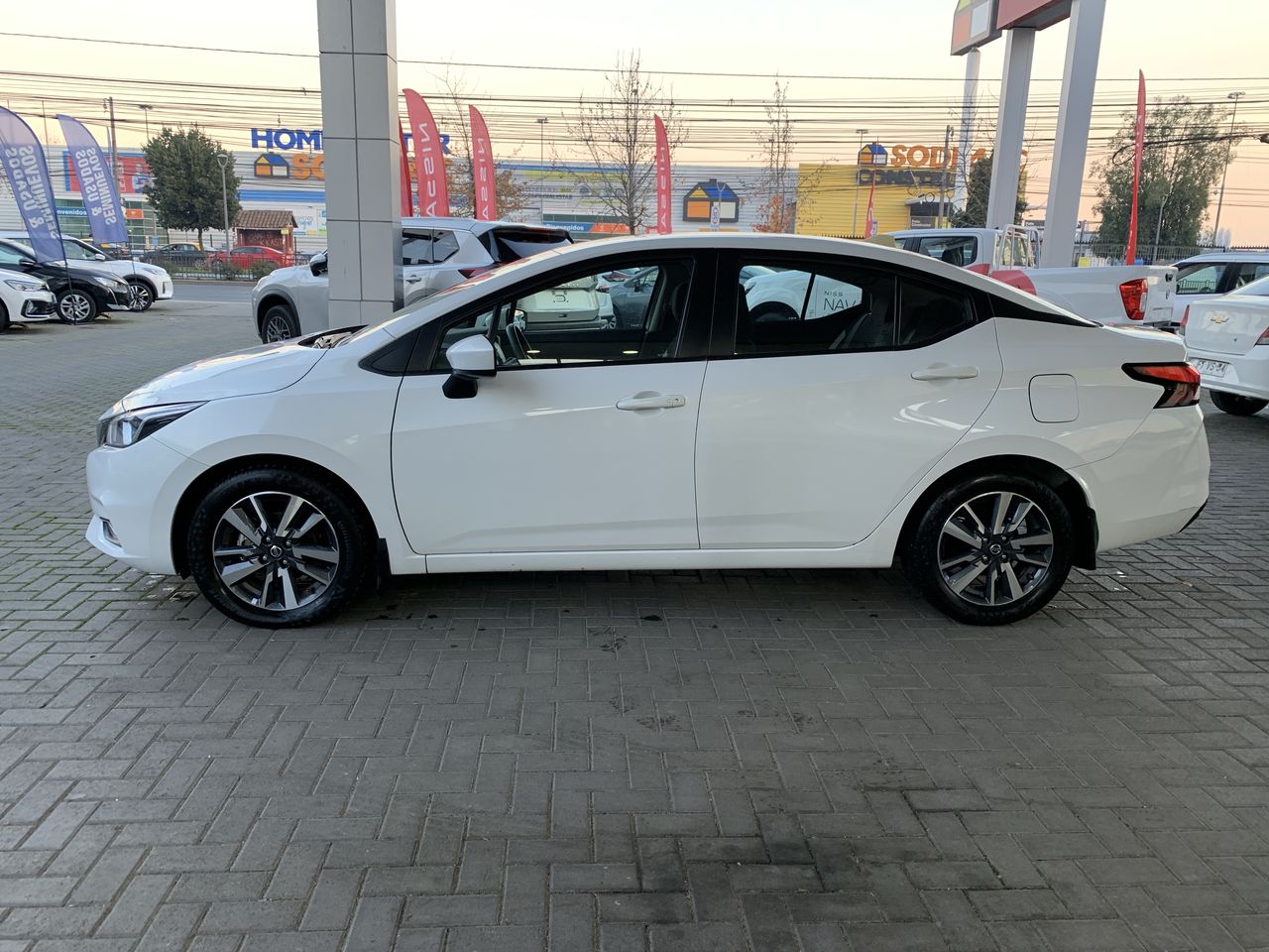 NISSAN - 4