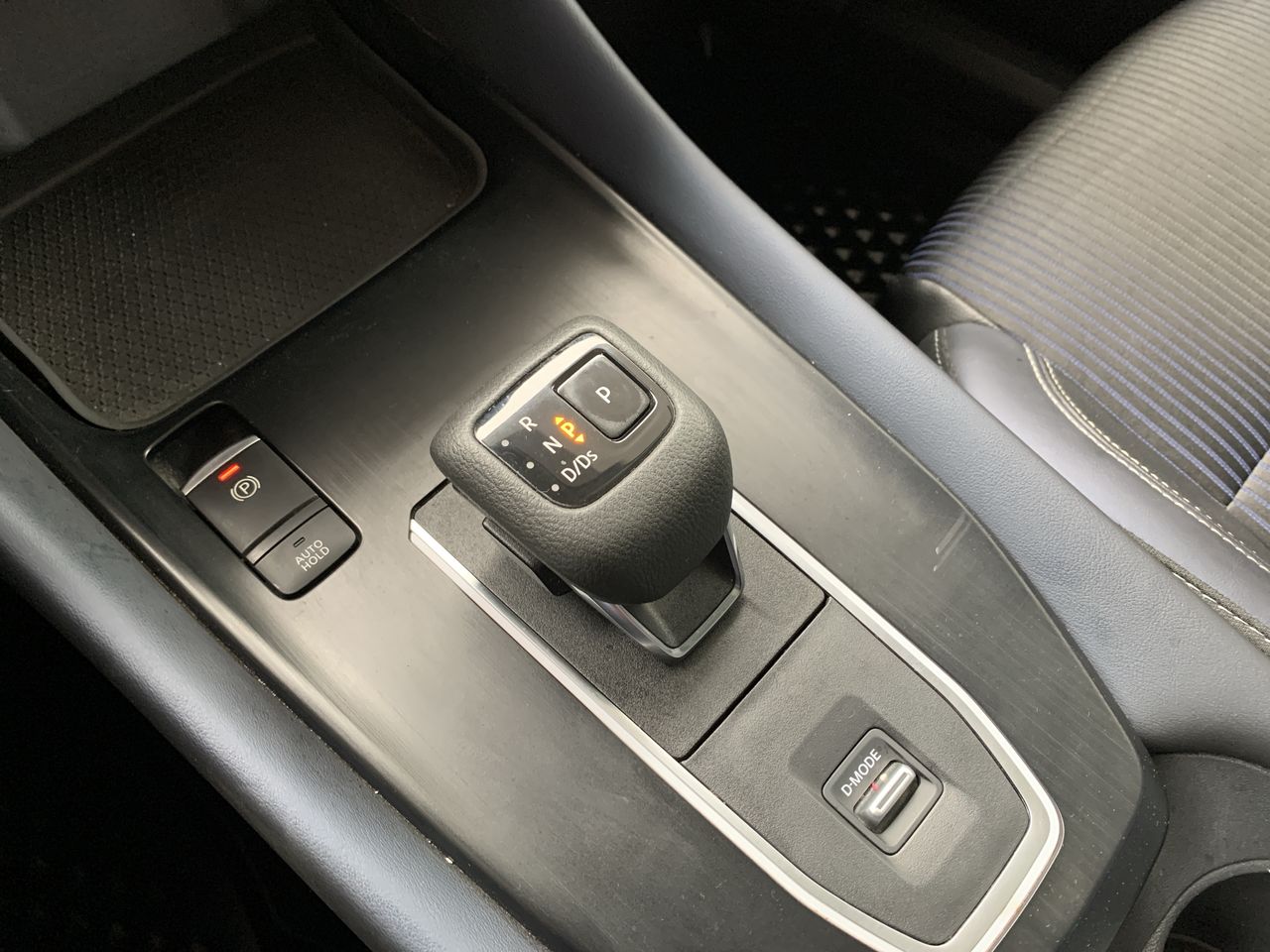 NISSAN - 32