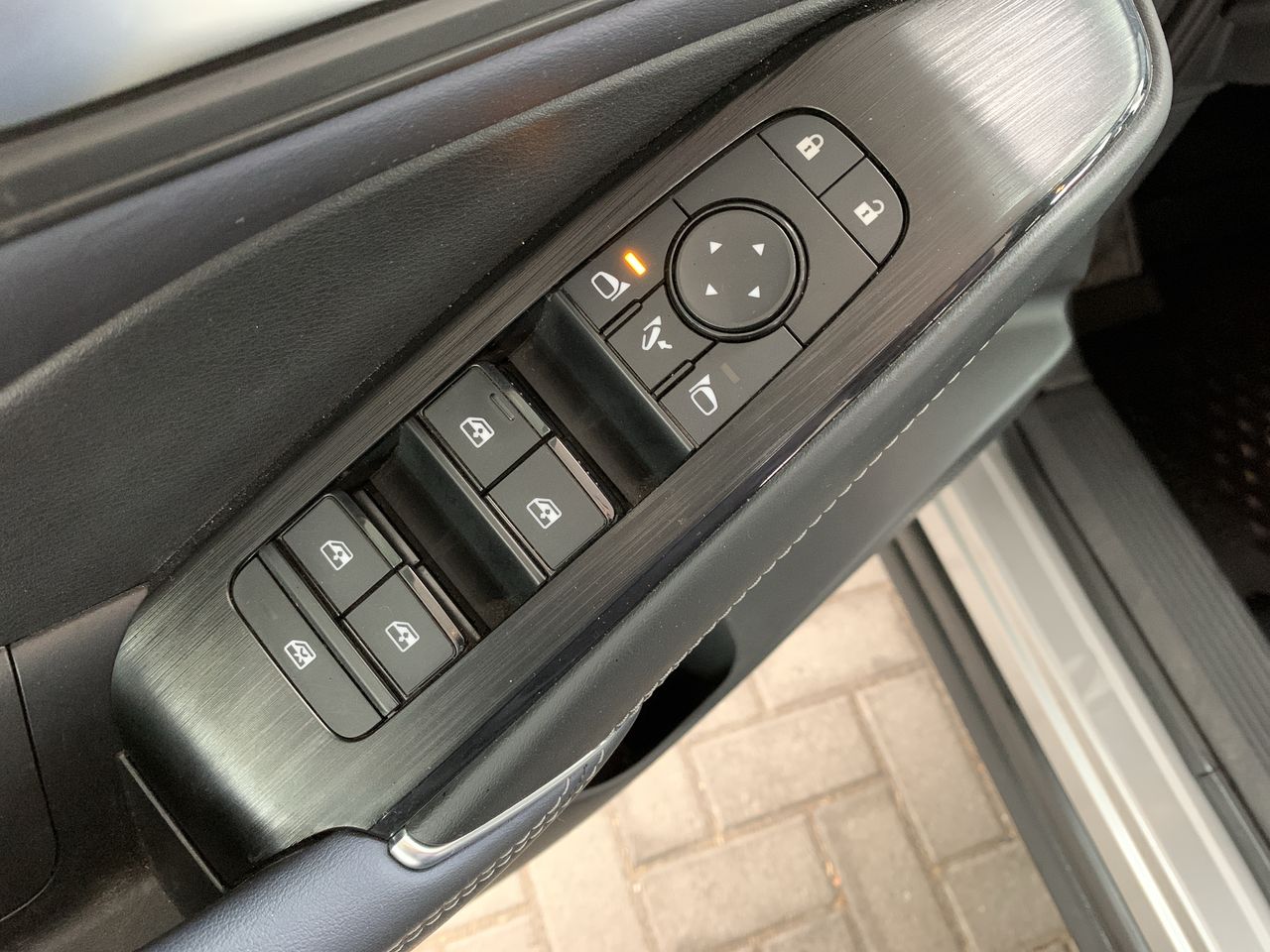 NISSAN - 23