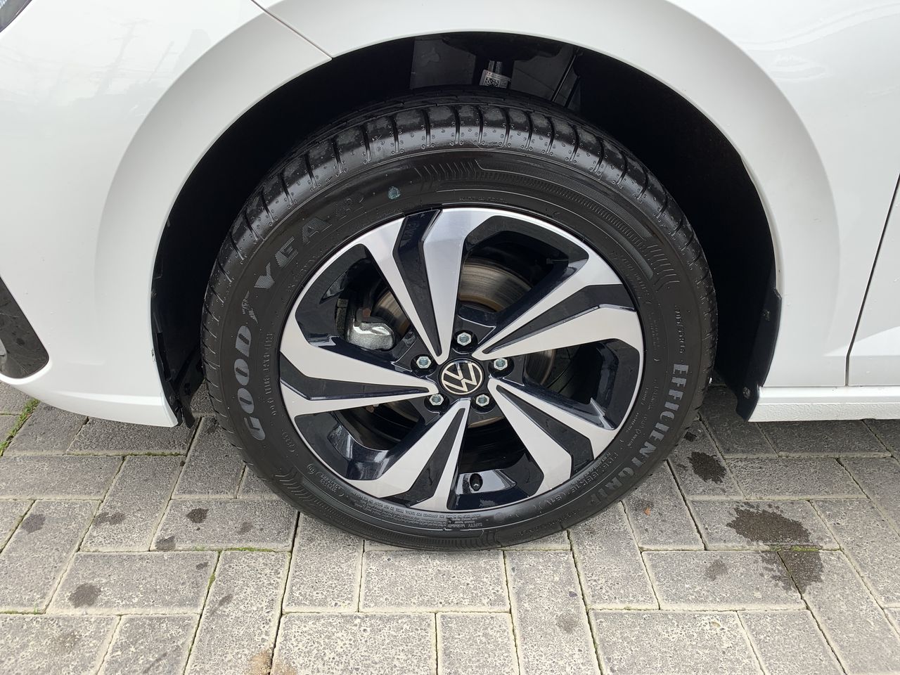 VOLKSWAGEN - 17