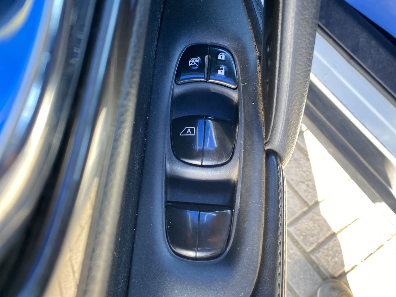 NISSAN - 20