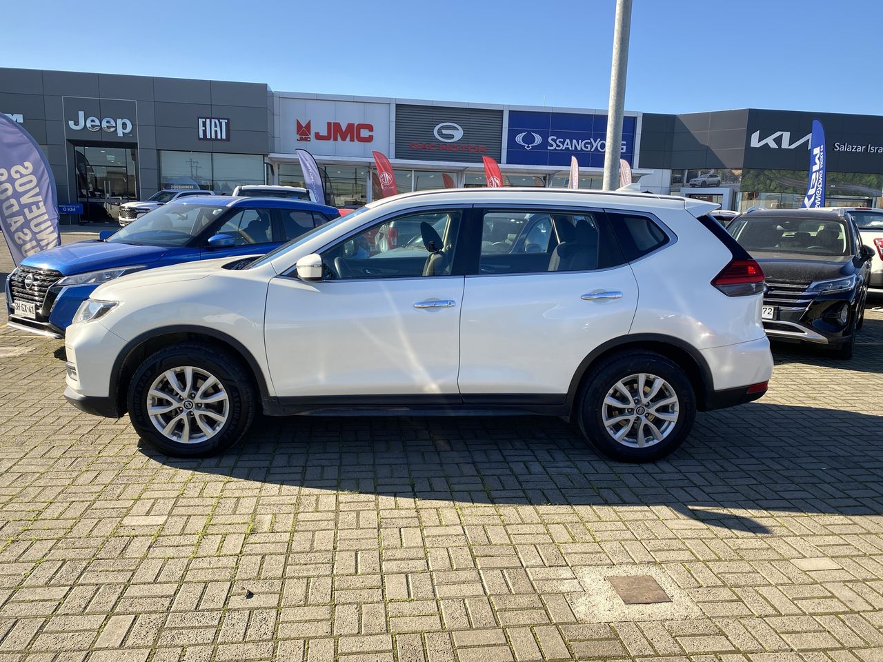NISSAN - 4