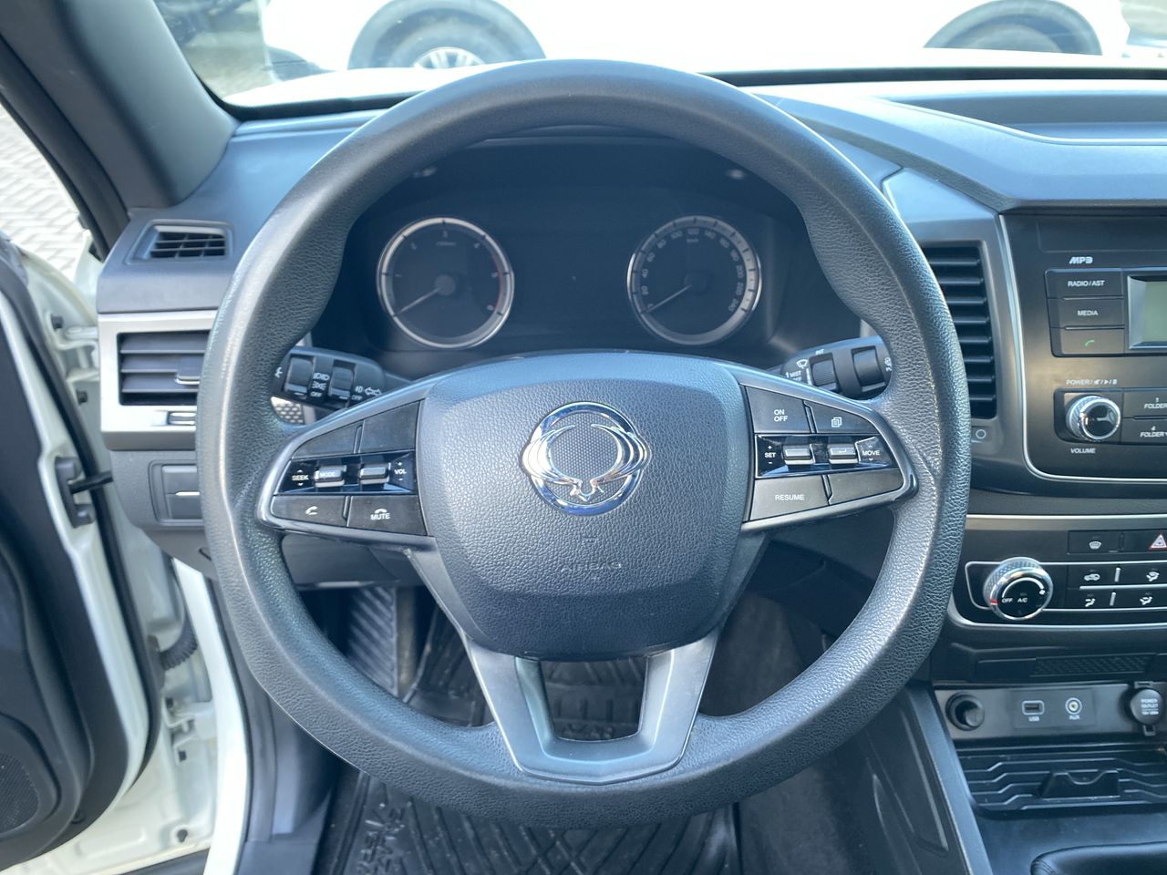SSANGYONG - 24