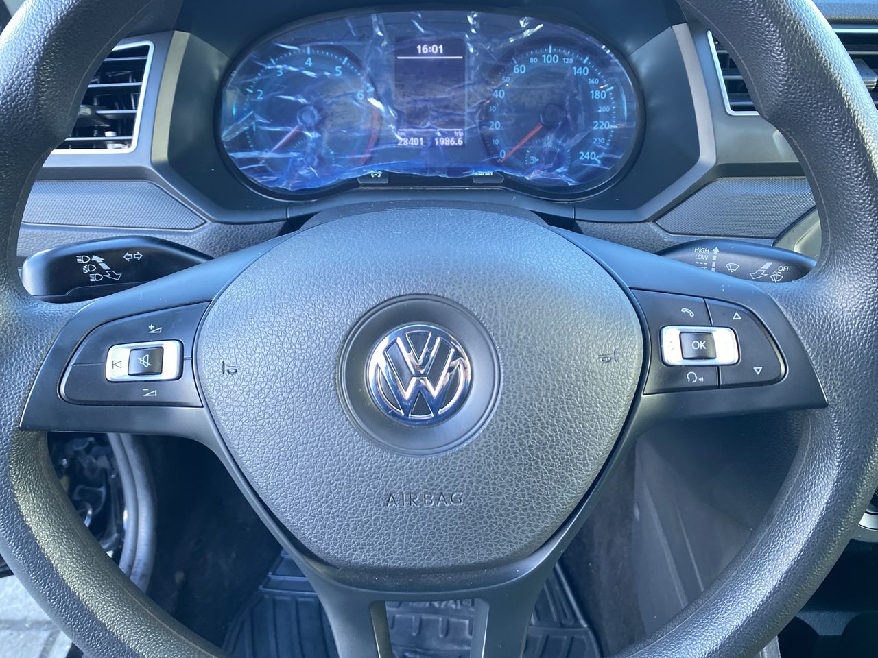 VOLKSWAGEN - 24