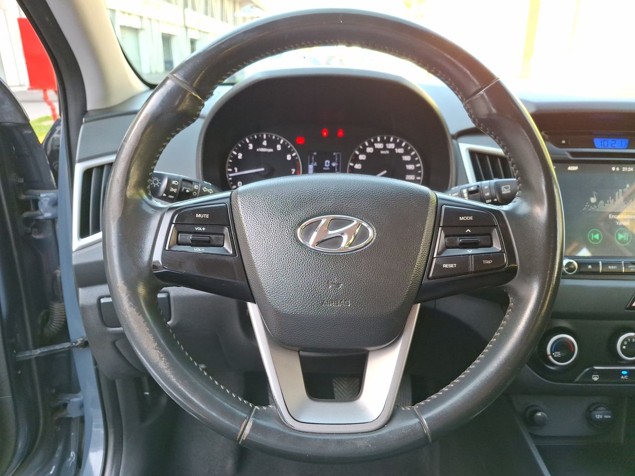 HYUNDAI - 25