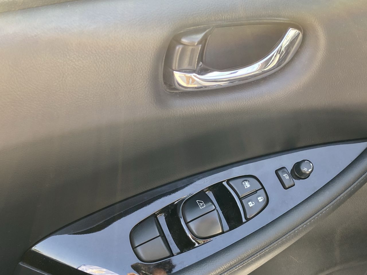 NISSAN - 23