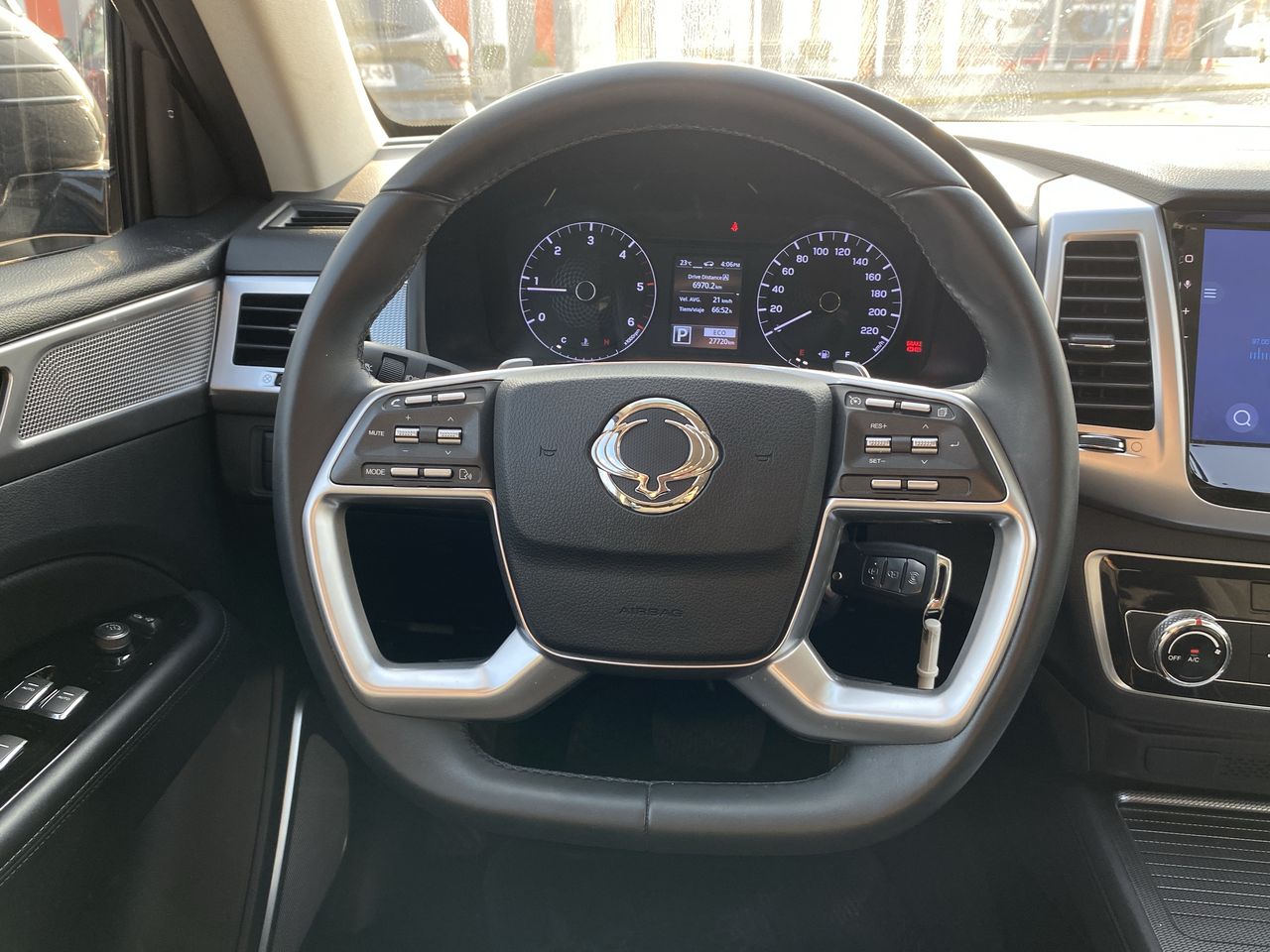 SSANGYONG - 26