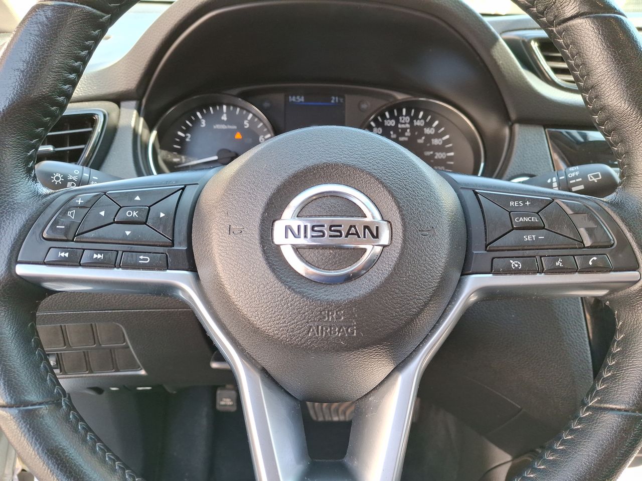 NISSAN - 26