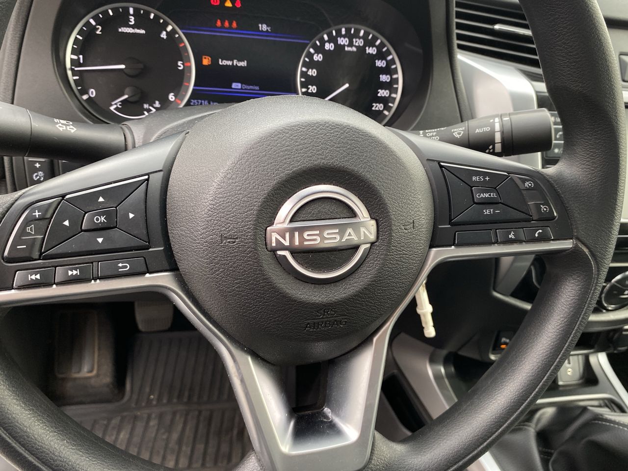 NISSAN - 27