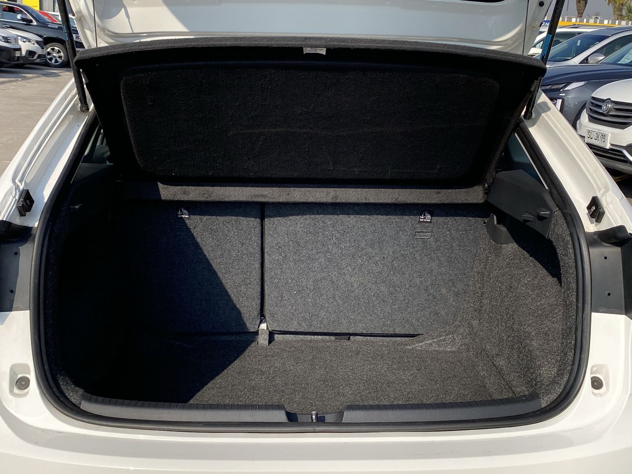 VOLKSWAGEN - 21