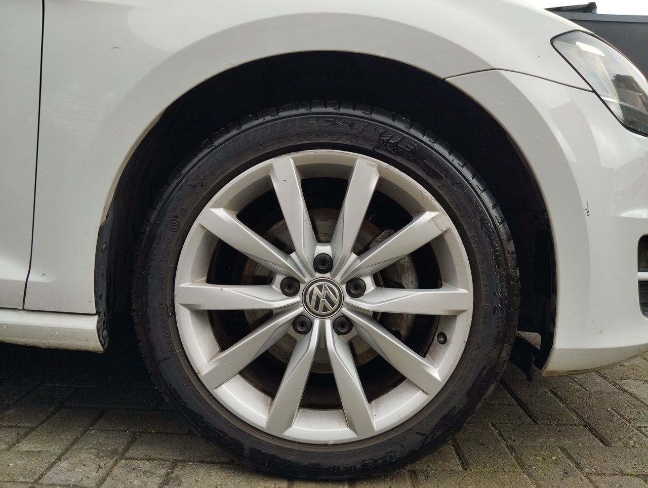 VOLKSWAGEN - 17