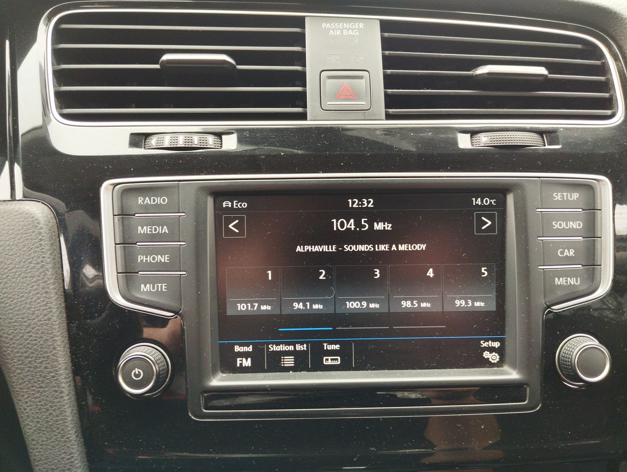 VOLKSWAGEN - 28
