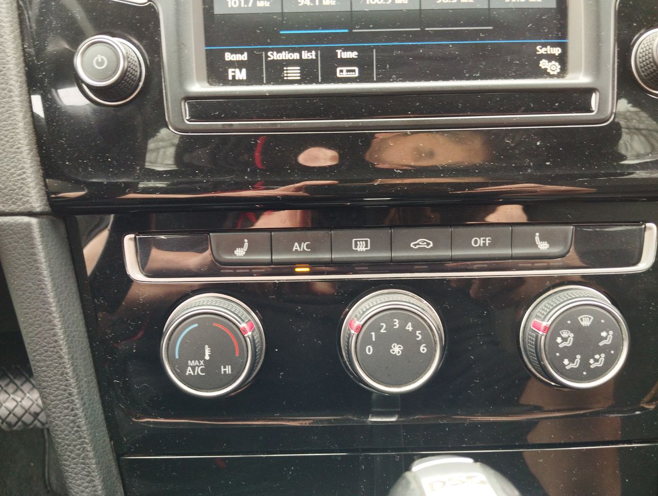 VOLKSWAGEN - 29