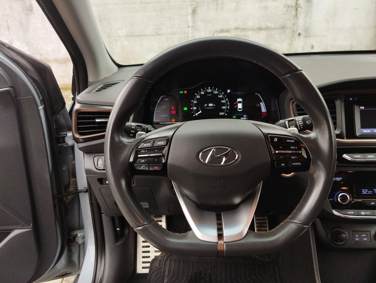 HYUNDAI - 24