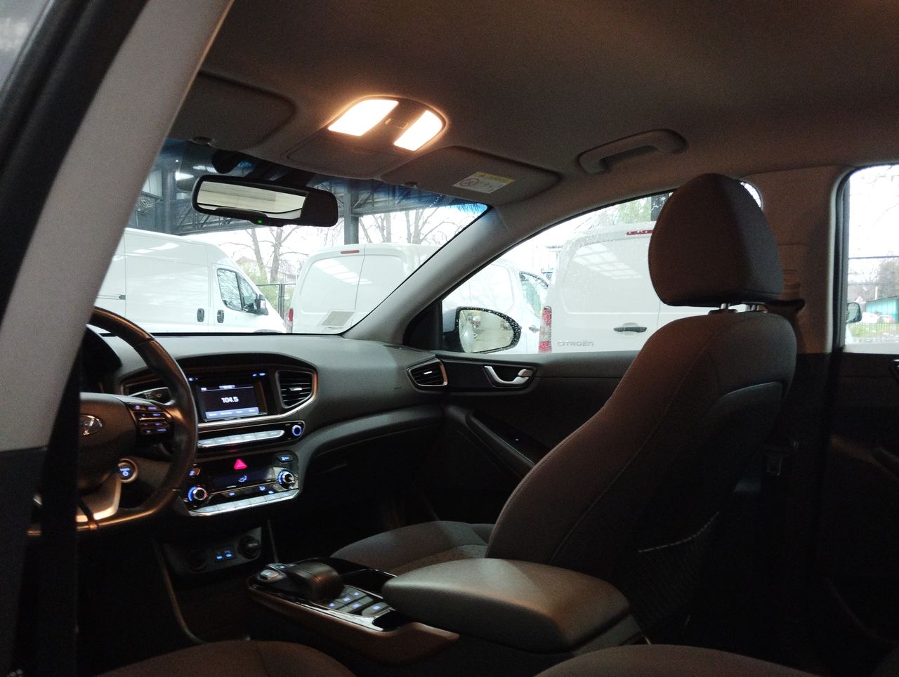 HYUNDAI - 10