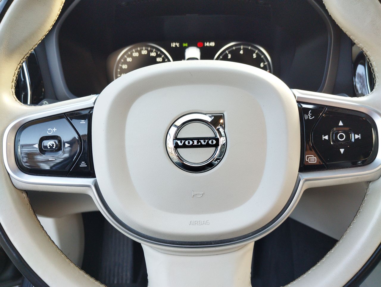 VOLVO - 26