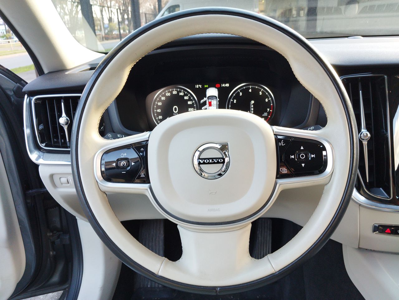 VOLVO - 25