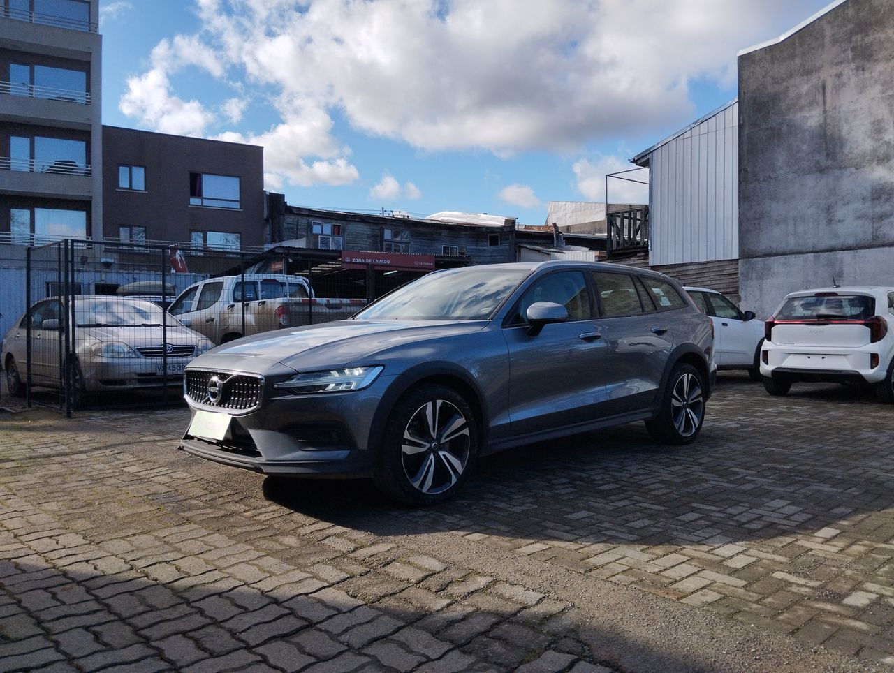 VOLVO - 6