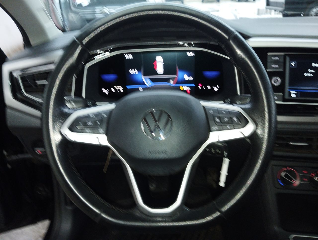 VOLKSWAGEN - 24