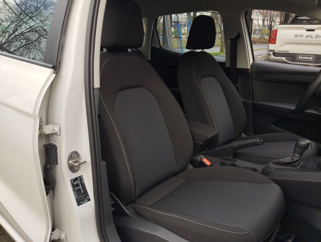 SEAT - 32