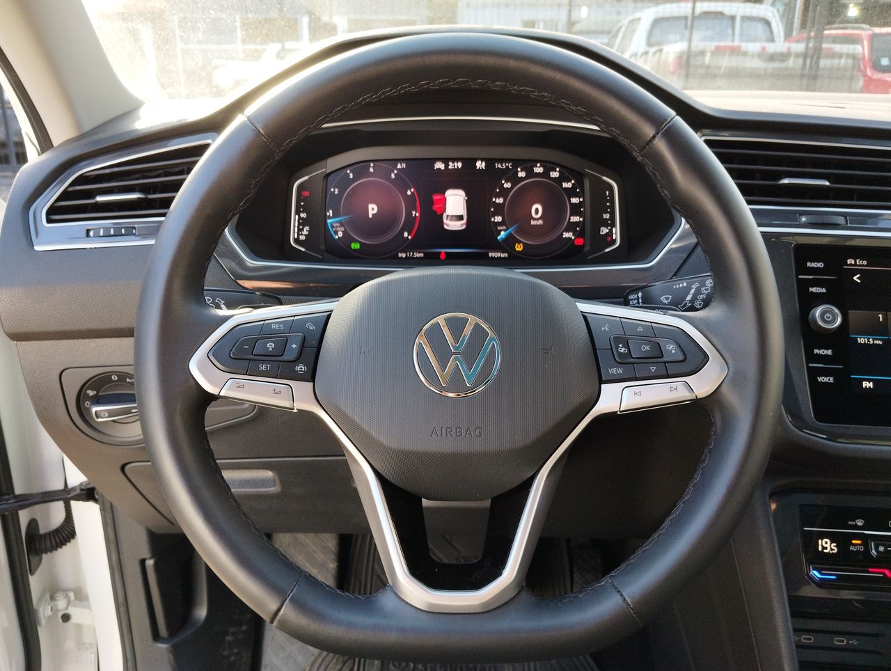 VOLKSWAGEN - 24