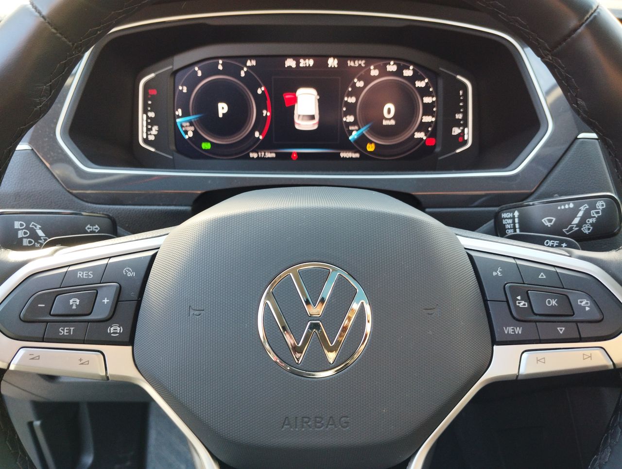 VOLKSWAGEN - 25