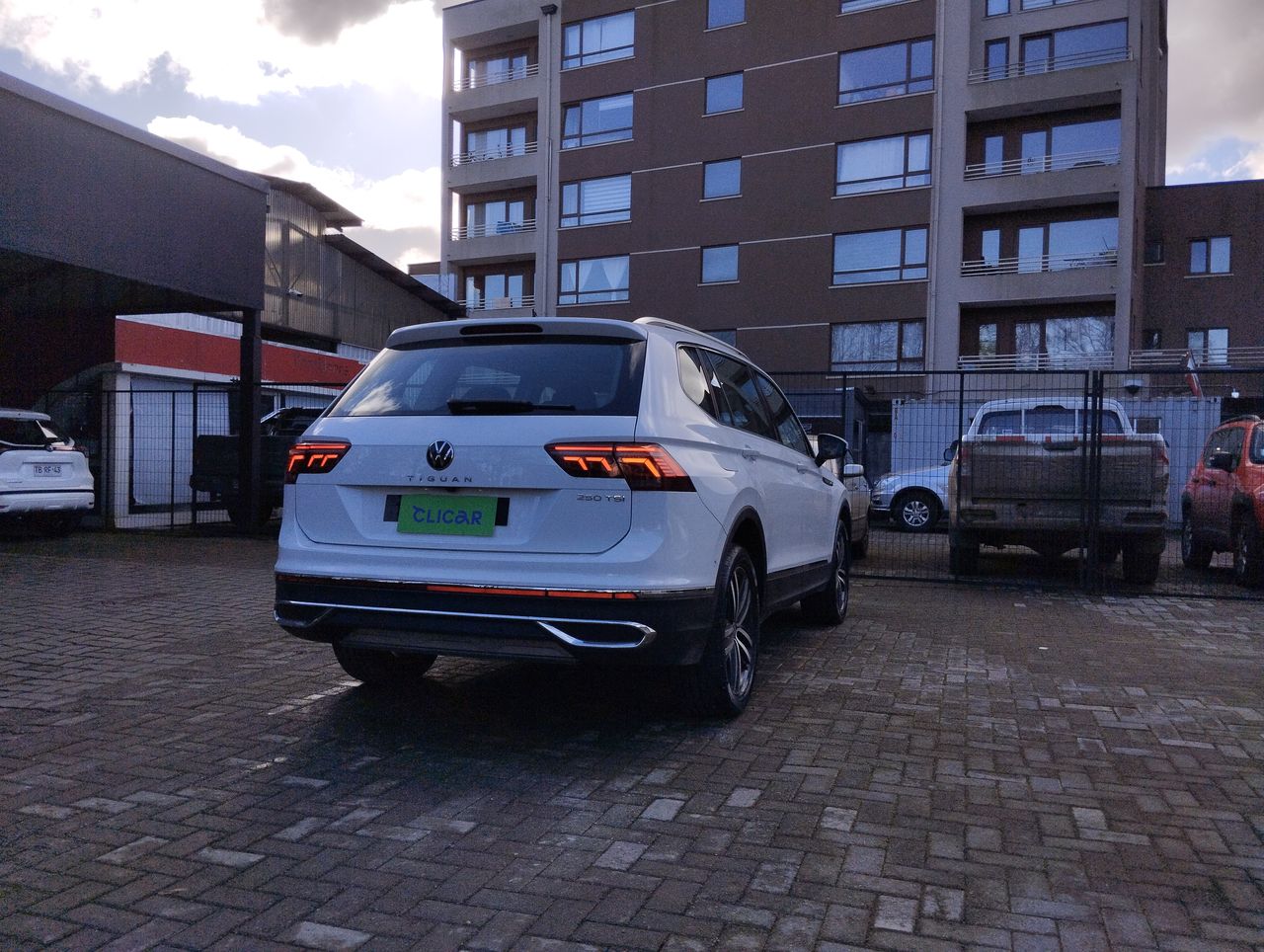 VOLKSWAGEN - 1