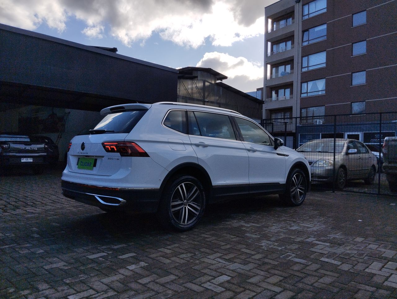 VOLKSWAGEN - 2