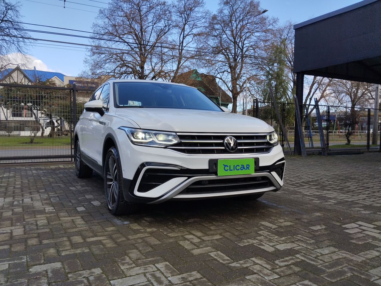 VOLKSWAGEN - 4