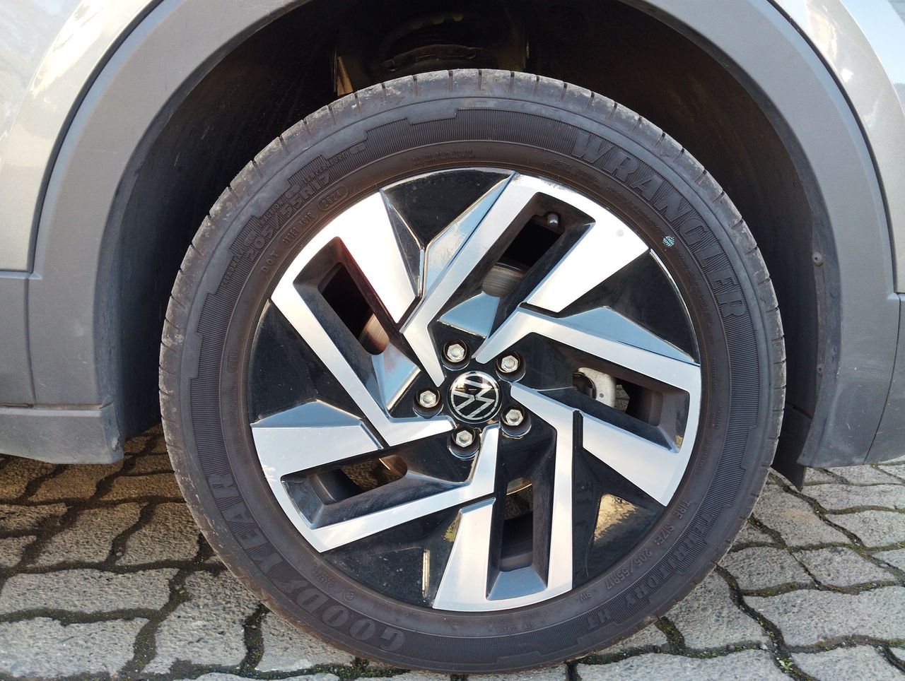 VOLKSWAGEN - 17