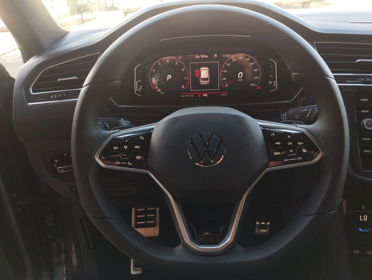 VOLKSWAGEN - 24