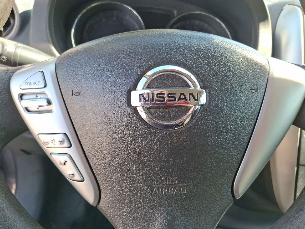 NISSAN - 26